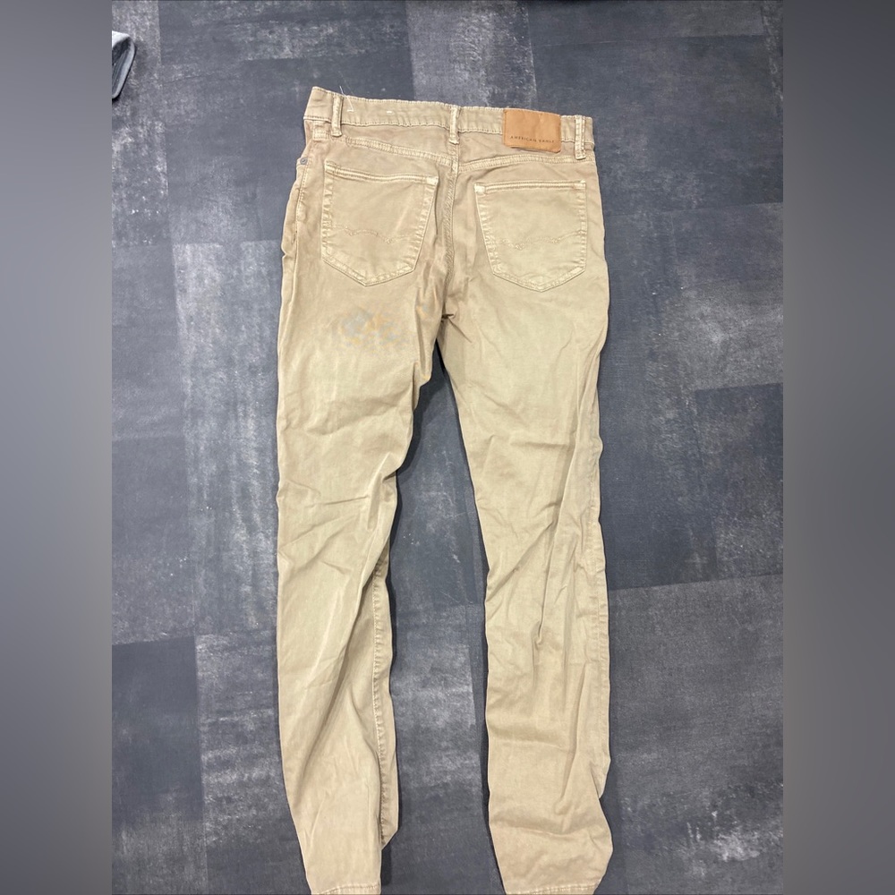 29 x 32 American Eagle khakis slightly used in good condition